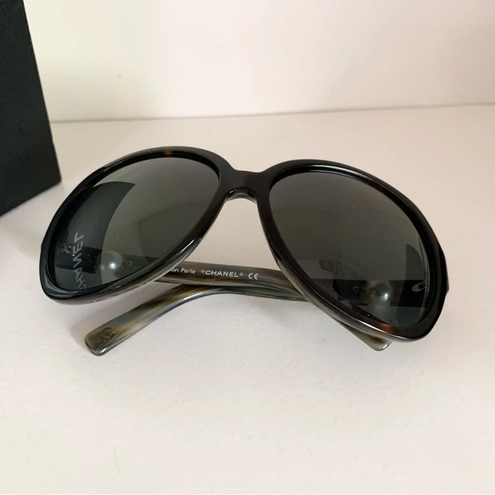 Chanel round tortoise shell Pearl sunglasses